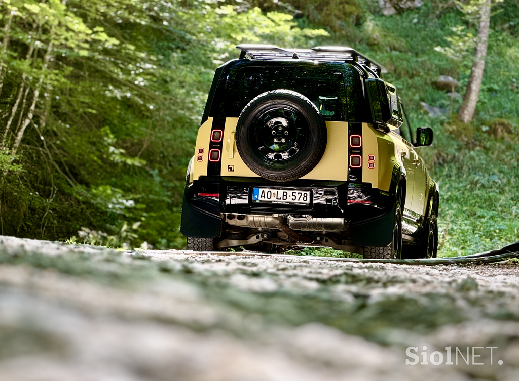 Land Rover Defender Trophy