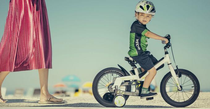 Marjetka Conradi: "Kolesarke matere si nadvse želimo prenesti ljubezen do kolesarjenja tudi na svoje otroke. Učimo jih varnega kolesarjenja in čakamo dan, ko nas bo otrok prehitel v prvi klanec. Takrat bomo vedele, da je naše delo končano in dobro opravljeno. Rojena bo nova kolesarka oziroma kolesar." | Foto: 