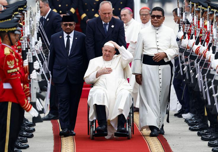 papež Frančišek, obisk, Indonezija papež Frančišek, obisk, Indonezija | Foto: Reuters