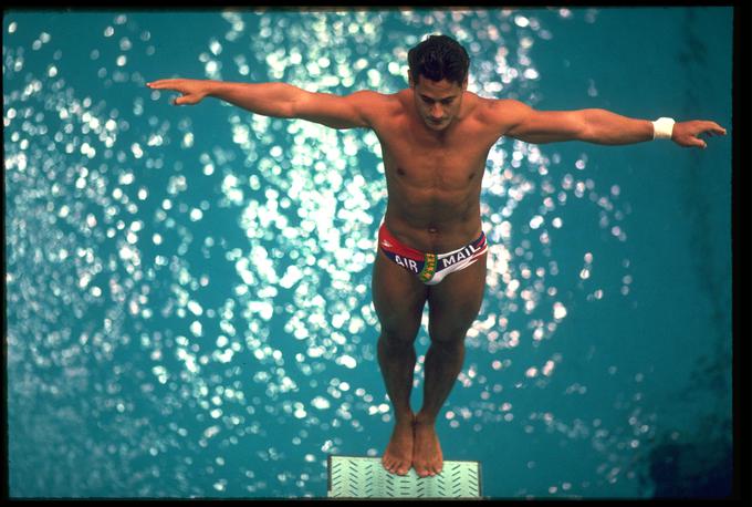 Za diagnozo je izvedel le šest mesecev pred olimpijskimi igrami v Seulu leta 1988. Ker pri skokih v vodo ne gre za kontaktni šport, sta se s trenerjem odločila, da se tekmovanja udeleži, nihče pa ni računal, da se bo na igrah zgodila nesreča. | Foto: Getty Images