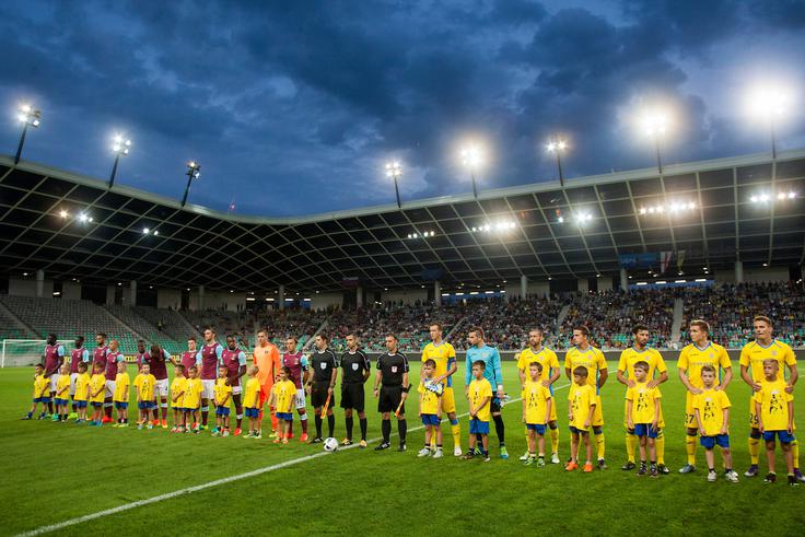 Ko so se nogometaši Domžal in West Hama pomerili v Ljubljani, je zmaga ostala v Sloveniji (2:1). | Foto: Vid Ponikvar