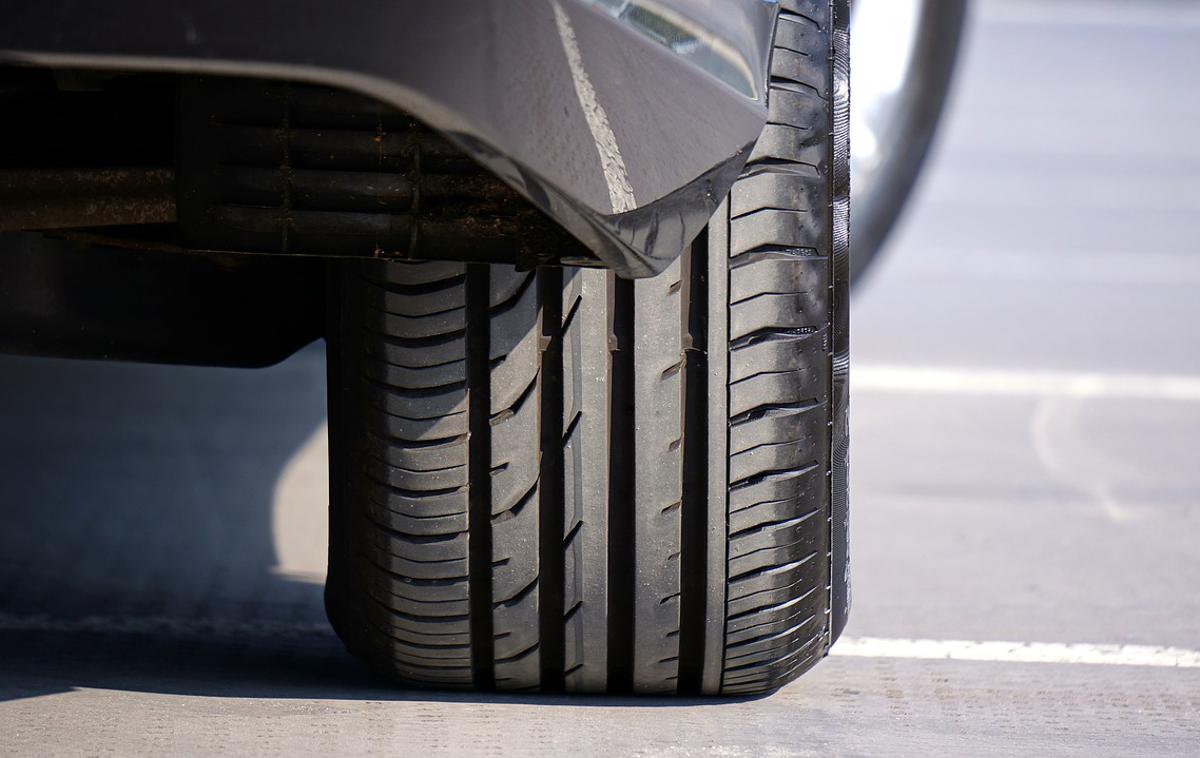 PR-gume-slika1 | Letne pnevmatike lahko na avtomobil namestimo 15. marca, a gre paziti in glede na neprevidljivo vreme z menjavo tudi ne gre hiteti. 