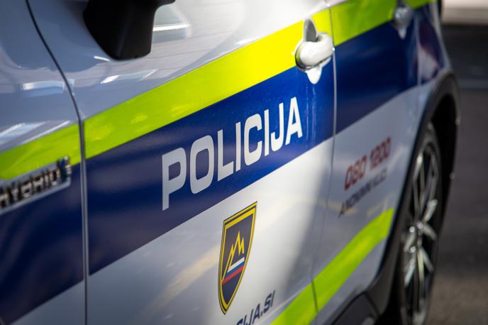 Slovenska policija | Z moškim je očitno vse v redu.  | Foto Mija Debevec Doničar