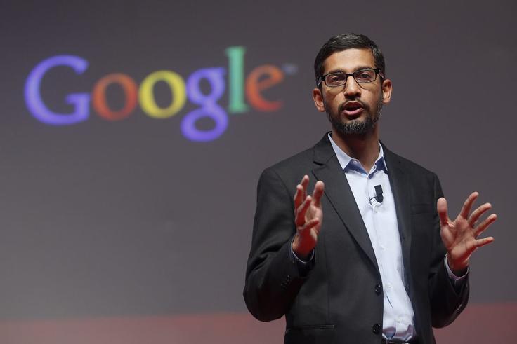 Sundar Pichai je direktor Googla. Preden je zasedel ta prestižni, a tudi odgovorni položaj, je Pichai delal v ali pa poveljeval ekipam, ki so med drugim razvile Chrome, najbolj uporabljani spletni brskalnik na svetu, operacijski sistem Android, oblak Google Drive in Googlove prenosne računalnike Chromebook. Larry Page, ustanovitelj Googla, meni, da je Pichai trenutno eden najsposobnejših voditeljev v svetu tehnologije.  | Foto: Reuters