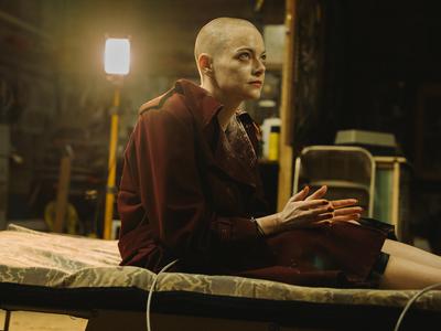 Bugonia: zvezdnica Emma Stone, kot je še niste videli