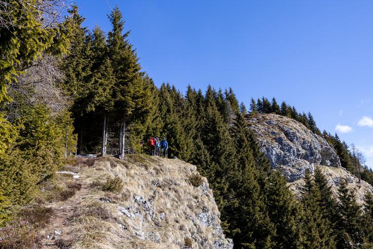Janezov bivak je pod previsom Javorce. | Foto: Matej Podgoršek