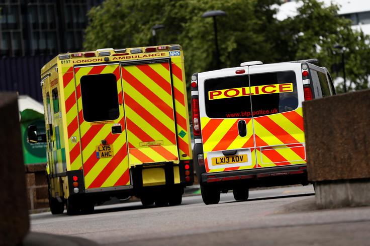 Mlajši od fantov je postal prvi človek v zgodovini Velike Britanije, ki je bil obsojen načrtovanja in izvedbe poskusa umora samega sebe. (Fotografija je simbolična). | Foto: Reuters