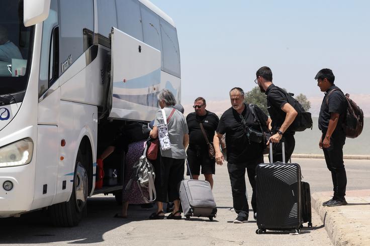 Evropske države so v preteklih dneh že repatriirale na stotine svojih državljanov iz Izraela in tudi Irana. | Foto: Reuters