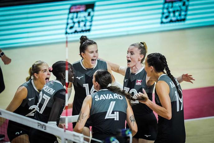 kanadska odbojkarska reprezentanca | Kanadčanke so po petih setih premagale Španke in dosegle drugo zmago. | Foto Volleyball World