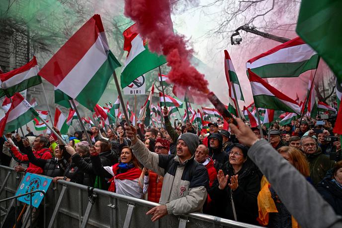 protesti na Madžarskem | Na protestu v Budimpešti se je po poročanju Reutersa zbralo več deset tisoč ljudi. | Foto Reuters