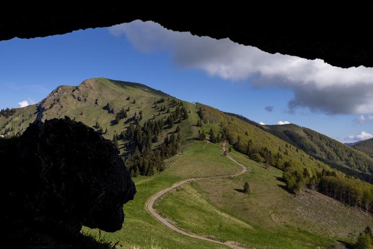 Pogled iz bunkerja na vrhu, imenovanem Medrce. | Foto: Matej Podgoršek