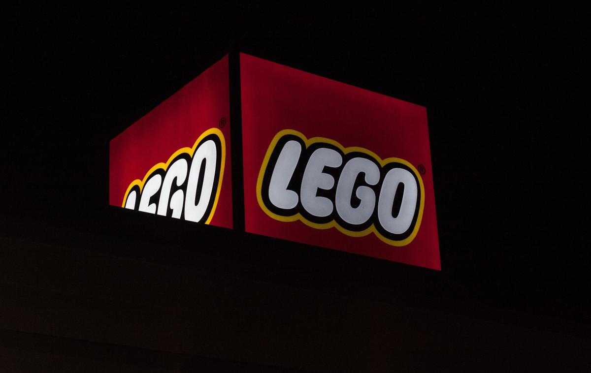 Lego | Lego je pri ustvarjanju različnih linij lego kock v zadnjih 25 letih sodeloval že s tako rekoč vsemi največjimi in najdobičkonosnejšimi multimedijskimi franšizami vseh časov z izjemo franšize Pokemon. | Foto Unsplash / Ryan Wallace