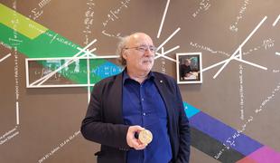 Nobelov nagrajenec za fiziko prisegel kot slovenski državljan