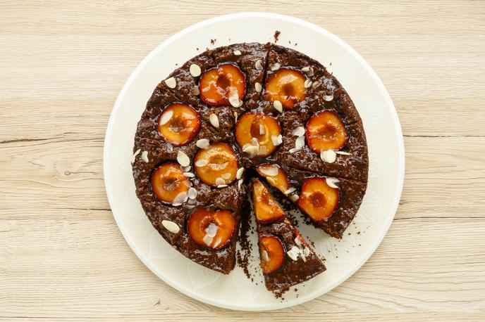 čokoladni kolač s slivami | Foto Shutterstock