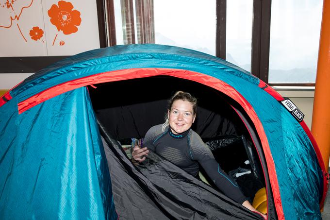 Tako je videti začasno domovanje Mete Hrovat: šotor v jedilnici. | Foto: Matic Klanšek Velej/Sportida