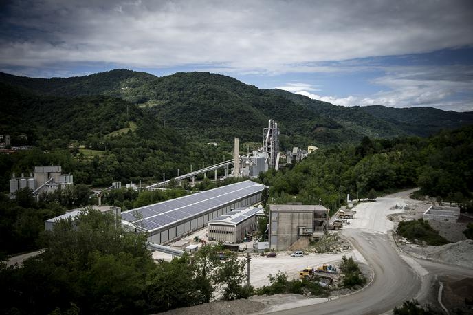 Salonit Anhovo | Novi podzakonski akti prinašajo najstrožje okoljske standarde ne zgolj v EU, temveč na svetu, praktična implementacija določenih ukrepov pa bo v marsičem orala ledino. | Foto Ana Kovač