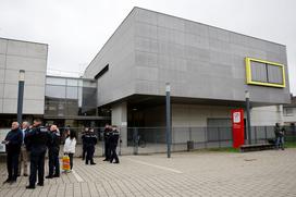 Francija, napad, šola, učiteljica, nož, policija