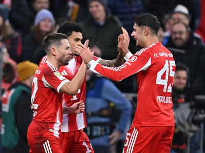 Bayern se je rešil v izdihljajih, Dortmundu derbi v Leverkusnu