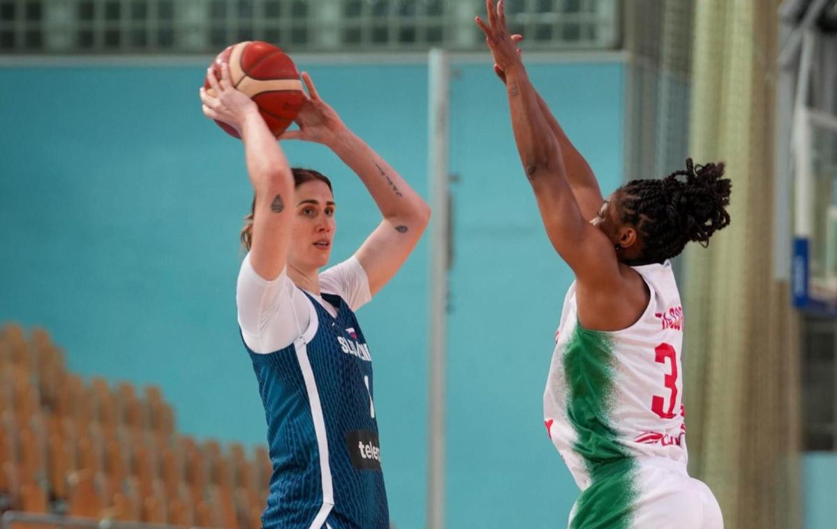 Eva Lisec | Eva Lisec je proti Portugalkam zbrala 18 točk in 6 skokov. | Foto KZS/SaMi