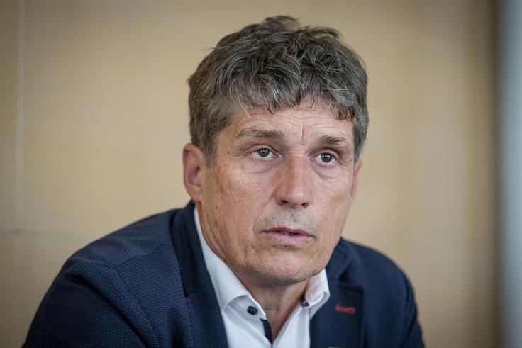 Noben poslovnik po Sajovičevih besedah ne predvideva vseh situacij do potankosti in takrat se morajo predsedujoči odločiti sami, je izpostavil.  | Foto: Ana Kovač