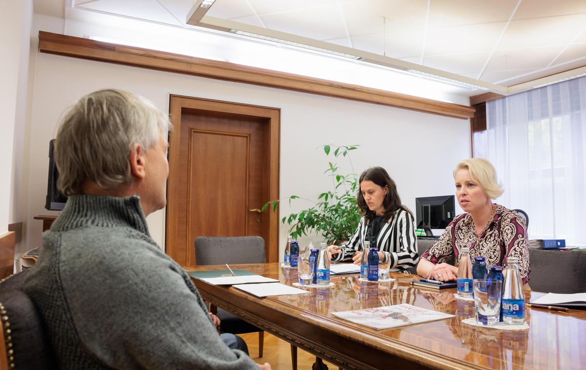 Urška Klakočar Zupančič posvet o živalih | "Največ o človeku pove njegov odnos do živali," je ob koncu pogovora dejala Klakočar Zupančičeva in izrazila prepričanje, da bi morali humanemu ravnanju z živimi bitji prilagoditi vse družbene procese. | Foto Matija Sušnik, DZ RS