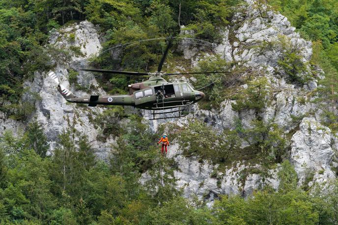 GRS gorsko reševanje | Reševali so tudi s pomočjo helikopterja.  | Foto Mediaspeed