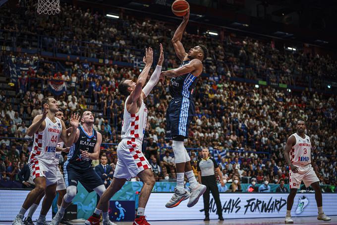Giannis Antetokounmpo je letošnje svetovno prvenstvo zaradi poškodbe izpustil. | Foto: FIBA