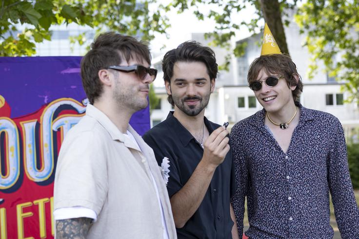 Trije člani Joker Out so razkrili, da so v fazi postavljanja idej za oder, celotno idejo za dogodek pa že imajo. | Foto: Ana Kovač