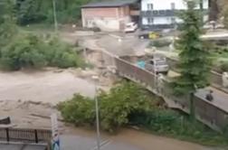 Pretresljiv posnetek trenutka, ko je voda zrušila most #video