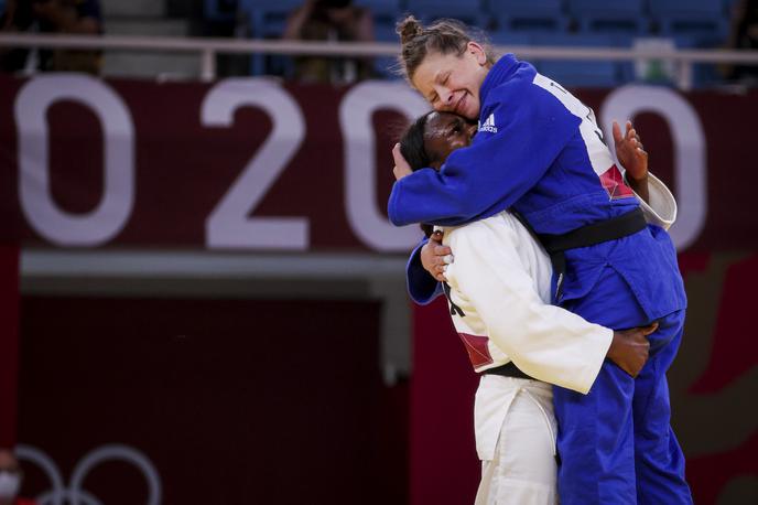 Tina Trstenjak | Se spomnite objema dveh prijateljic in tekmic z olimpijskih iger v Tokiu?  | Foto Anže Malovrh/STA