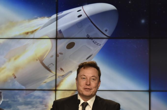 Elon Musk naj bi se med sestankom s tako rekoč celotnim vodilnim kadrom podjetja SpaceX vedel tako nenavadno, da je vodenje sestanka prevzela predsednica podjetja Gwynne Shotwell. | Foto: Reuters