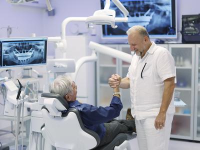 Kaj storiti, ko ni dovolj kosti za implantate?