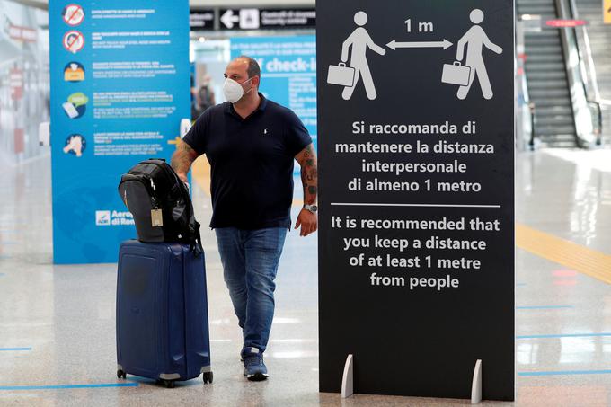 Italijanska uprava za civilno letalstvo meni, da Ryanair ne spoštuje epidemioloških ukrepov, kot je zagotavljanje razdalje med potniki. | Foto: Reuters