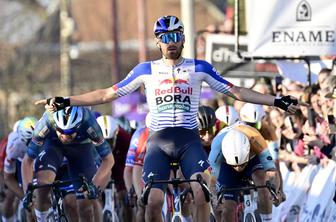 Van Aertu dirko pokvarila predrta guma, Govekar spet med najboljšimi