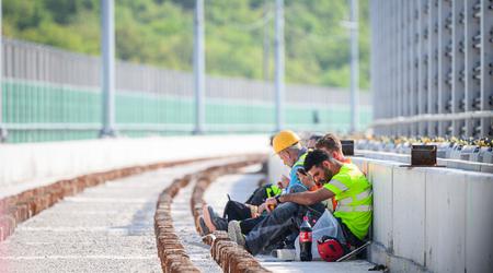 Davkoplačevalski denar odteka, delavci trpijo – in nihče ne more ukrepati?