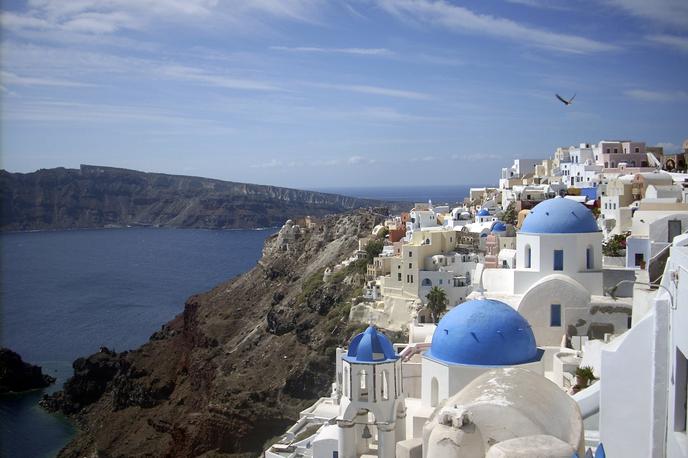 Santorini | Santorini leži na jugu Kikladskega otočja v Egejskem morju in velja za otok najlepših sončnih zahodov. | Foto Guliverimage