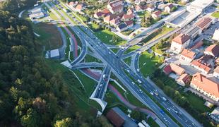 Na slovenskih cestah bo znova več gradbišč. Tu so možni zastoji.