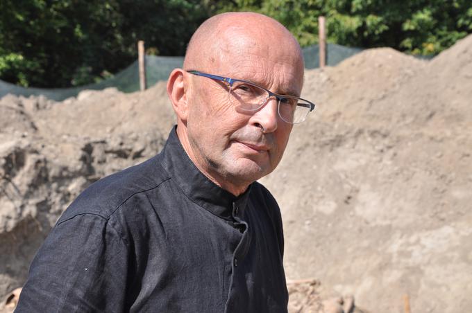 Predsednik vladne komisije za reševanje vprašanj prikritih grobišč Jože Dežman je menil, da gre na grobišču za "ujet trenutek smrti". | Foto: STA ,