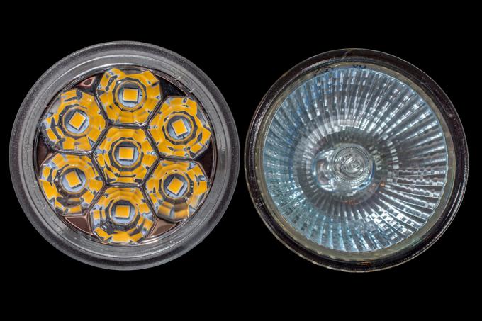 Tehnologija sijalk LED (levo) je v zadnjih letih zelo napredovala. Na enoto porabljene energije (W oziroma vat) proizvedejo veliko več enot svetlobe (lumnov) od halogenskih žarnic (desno), kar pomeni, da porabijo tudi precej manj elektrike.  | Foto: Thinkstock