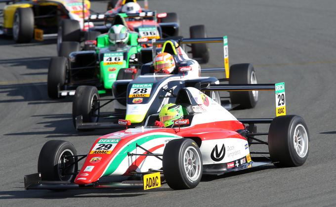 Mick Schumacher (v ospredju) je po lanskem tipanju terena v nemški F4 letos pokazal velik dirkaški potencial. | Foto: 