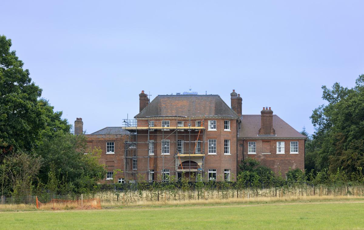 Royal Lodge, novi dom princa Williama | Graščina z osmimi sobami je bila zgrajena v 70. letih 18. stoletja in je bistveno večja od njihovega prejšnjega domovanja. | Foto Profimedia