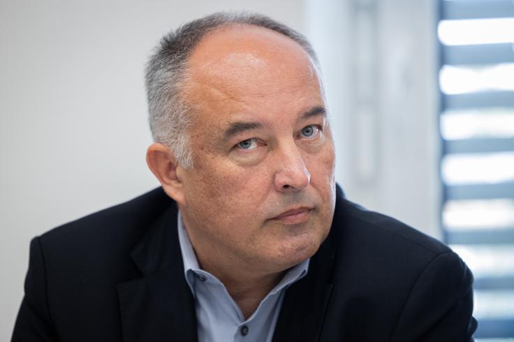 V imenu združenja je protest proti posvetu v DS poslal Primož Kapus, direktor podjetja Amicus, ki želi po navedbah medijev postaviti vetrne elektrarne v bližini Senožeč. | Foto: STA