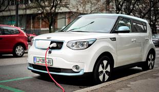 Nič več uvožene nafte, ta avtomobil poganja le čista slovenska energija