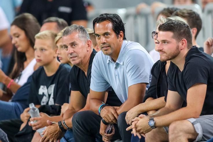 Spoelstra je bil tudi letos poleti v Sloveniji, kjer je obiskal Gogija ter si med drugim ogledal pripravljalno tekmo med Slovenijo in Hrvaško. | Foto: Matic Klanšek Velej/Sportida