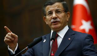 Turški premier napovedal vrnitev trupla ruskega pilota Rusiji