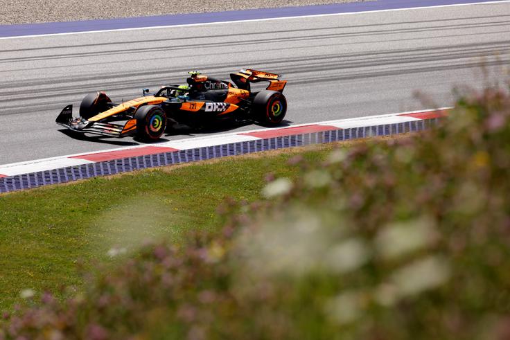 Lando Norris je bil tako v petek kot v soboto najhitrejši na treningu. | Foto: Reuters