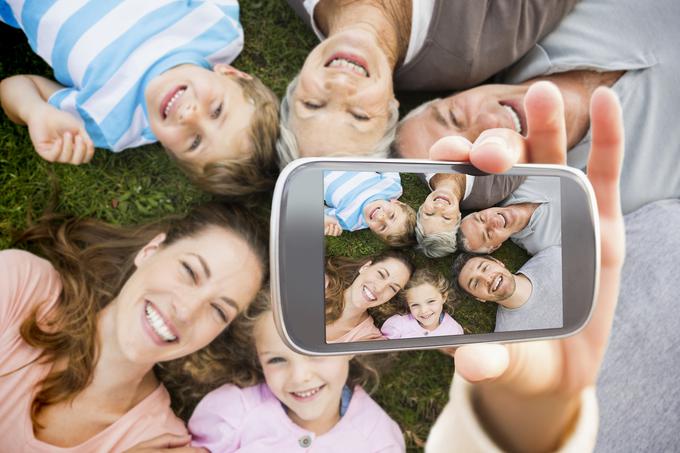 Kljub vsem pravilom, starševskemu nadzoru in ostalim sankcijam, je potrebno pametne telefone sprejeti kot del vsakdana tako odraslih kot mladostnikov. | Foto: 