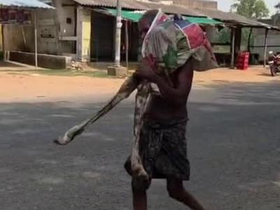 Indijec izkopal sestrino truplo in ga prinesel na banko