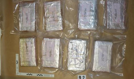 Hišne preiskave v Ljubljani: zasegli več kilogramov droge in pištolo