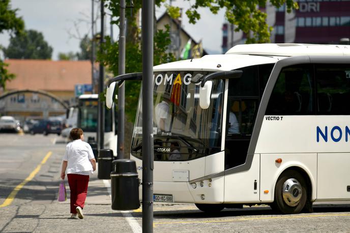 Nomago | Potnica z e-skirojem ni smela na avtobus prevoznika Nomago.  | Foto STA